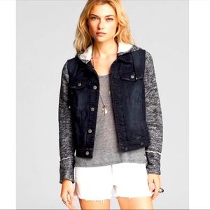 FREE PEOPLE Jeans XS Factory Distressed Boho Sweater Denim Jean Jacket